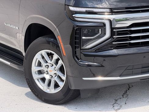 Used 2025 Chevrolet Suburban LT AWD/4WD image 5