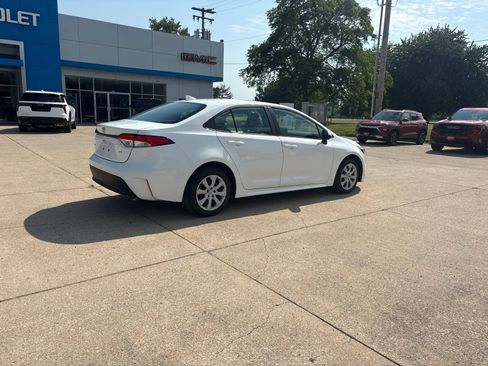 Used 2024 Toyota Corolla LE FWD image 3