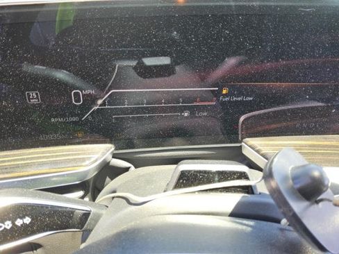 Used 2025 Cadillac Escalade ESV Luxury RWD image 17