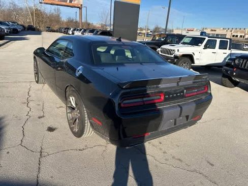 Used 2016 Dodge Challenger SRT w/ Technology Group image 22