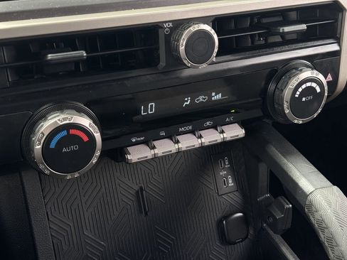 Used 2024 Toyota Tacoma TRD Off-Road image 21