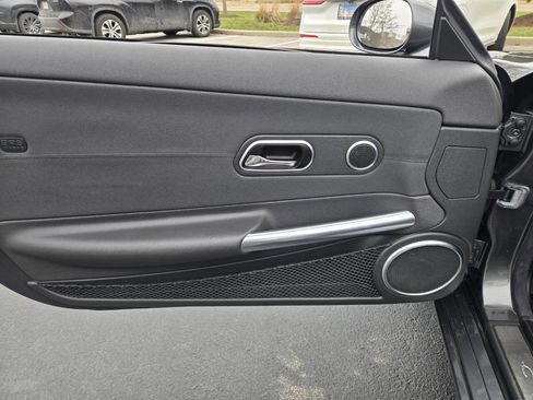 Used 2005 Chrysler Crossfire Limited image 25