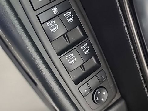 Used 2025 Chrysler Pacifica Select image 24