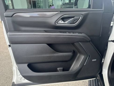 Used 2023 GMC Yukon AT4 w/ AT4 Premium Plus Package AWD/4WD image 9
