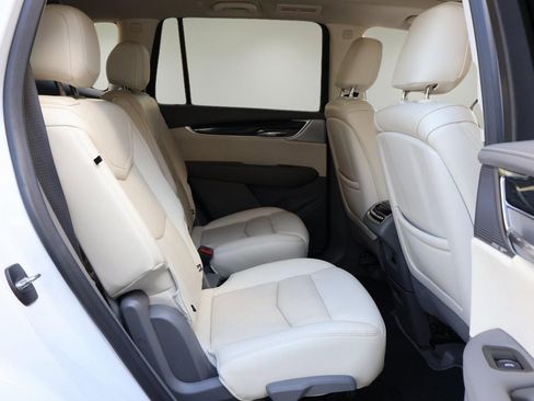 Used 2022 Cadillac XT6 Premium Luxury image 16