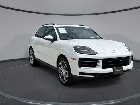 Used 2025 Porsche Cayenne AWD/4WD image 12