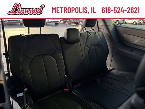 New 2026 Chrysler Pacifica Select FWD image 11