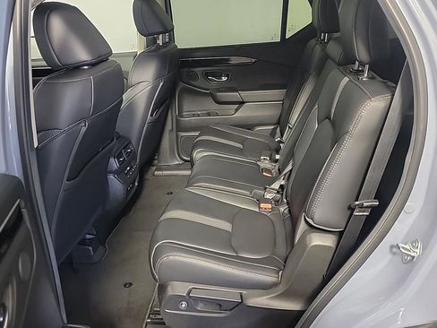 Certified 2023 Honda Pilot Touring image 17