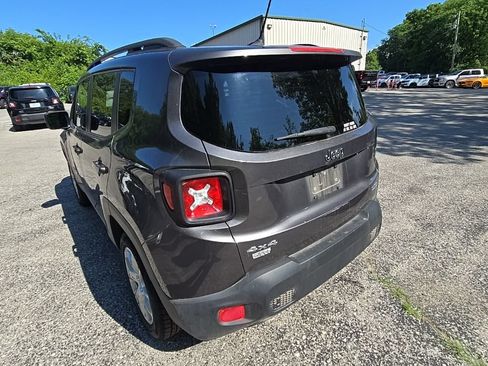 Used 2017 Jeep Renegade Latitude AWD/4WD image 5