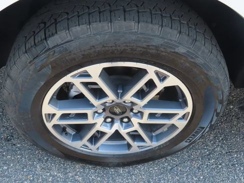 Used 2025 Ford Expedition Active AWD/4WD image 14