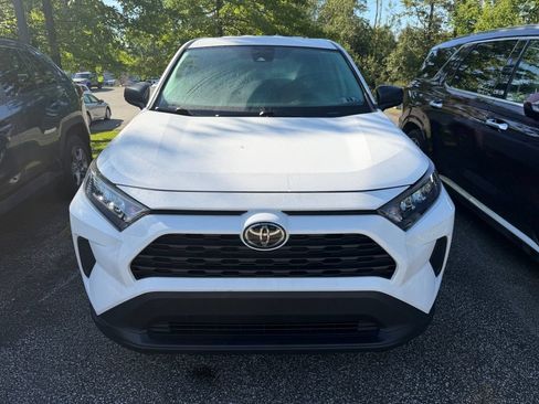 Used 2022 Toyota RAV4 LE AWD/4WD image 2
