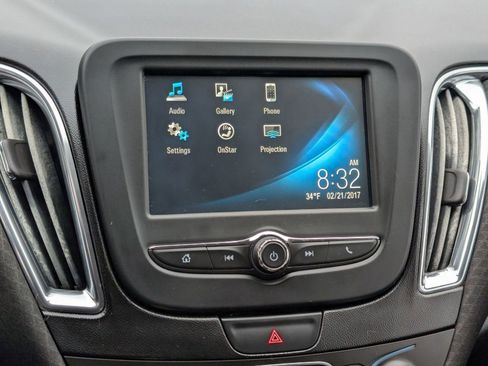 Used 2017 Chevrolet Malibu LT image 23