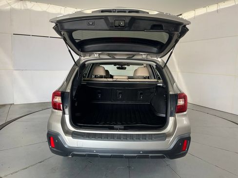 Used 2018 Subaru Outback 2.5i Limited AWD/4WD image 12