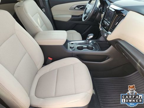Used 2023 Chevrolet Traverse LS image 18