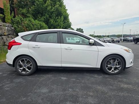 Used 2014 Ford Focus SE w/ Equipment Group 201A FWD image 2