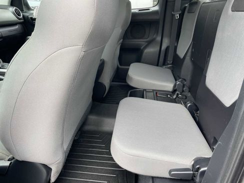 Used 2017 Toyota Tacoma SR5 RWD image 9