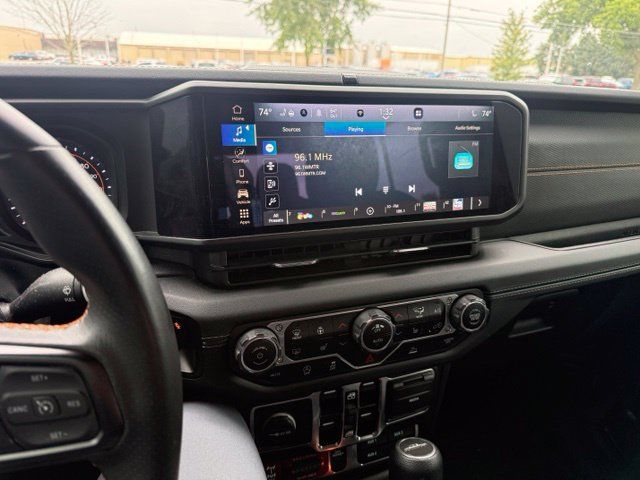 Used 2024 Jeep Gladiator Mojave w/ Convenience Group AWD/4WD image 15