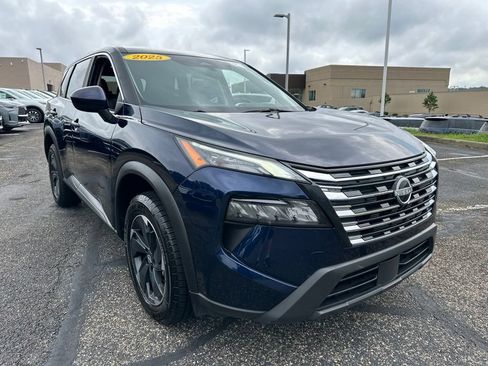 Used 2025 Nissan Rogue SV AWD/4WD image 16