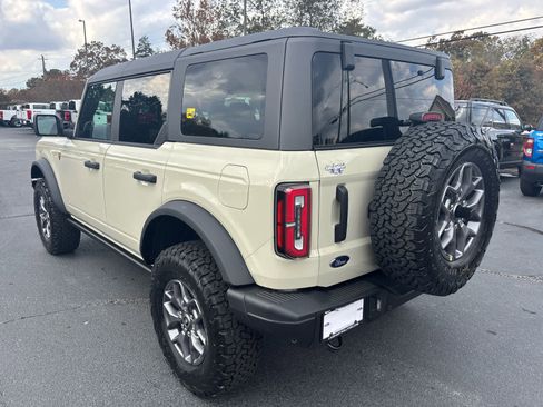 New 2025 Ford Bronco Badlands image 3