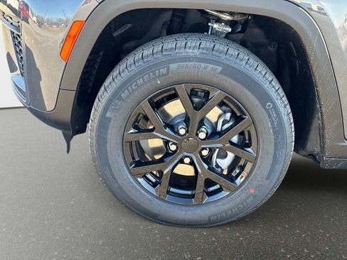 New 2026 Jeep Grand Cherokee Altitude AWD/4WD image 11