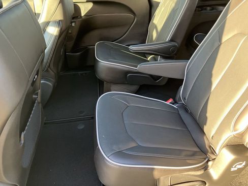 New 2026 Chrysler Pacifica Limited w/ S Appearance Package AWD/4WD image 35