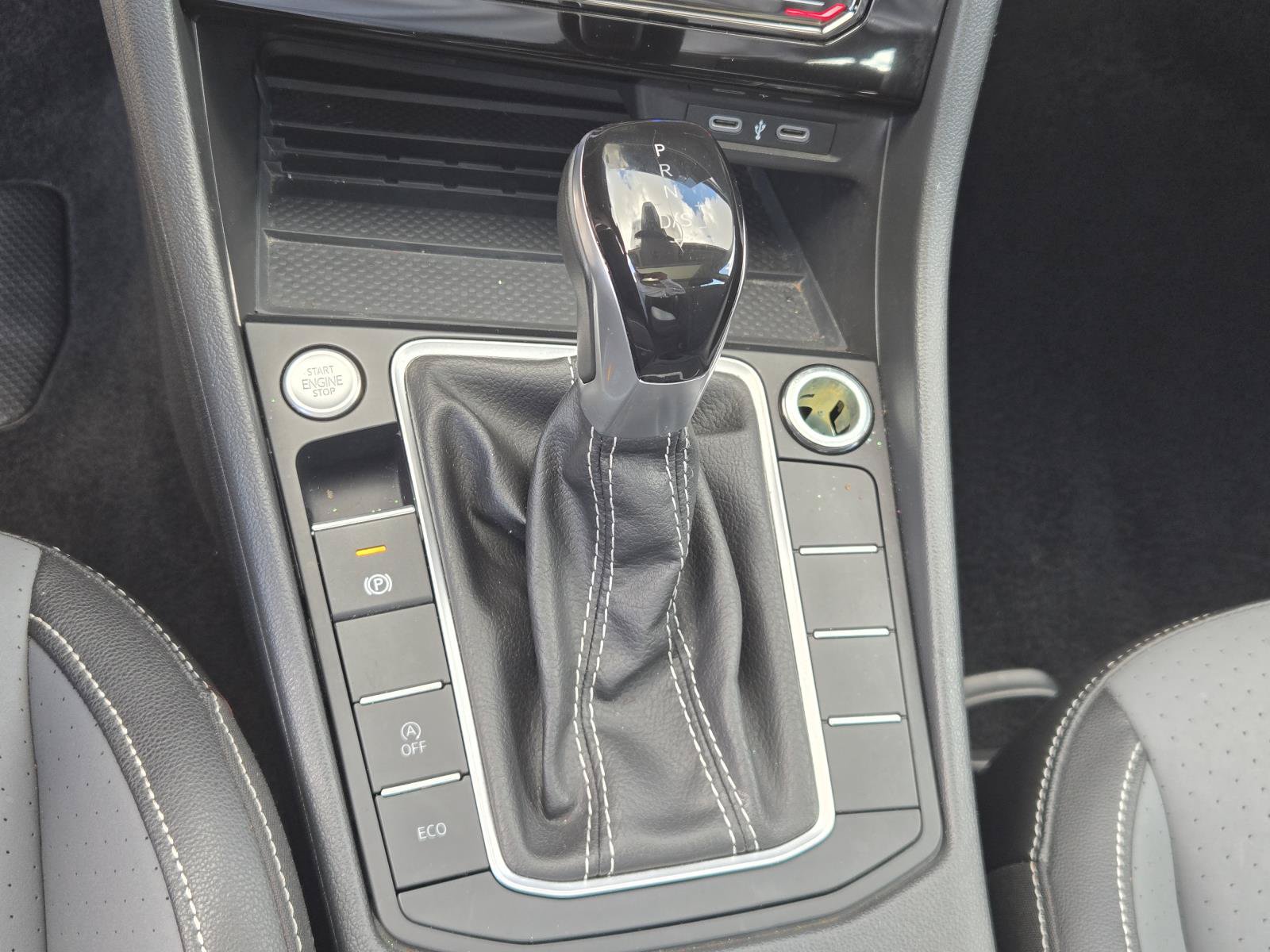 Used 2025 Volkswagen Jetta SE FWD image 12