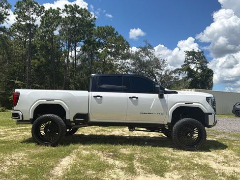 Used 2024 GMC Sierra 2500 Denali Ultimate AWD/4WD image 13