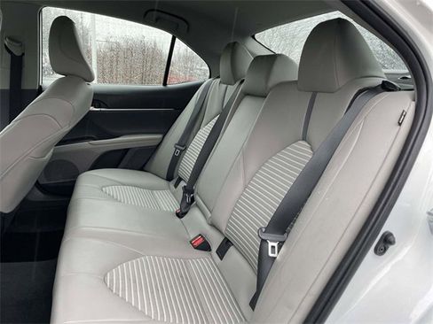 Used 2023 Toyota Camry SE image 16
