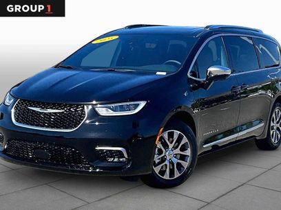 Used 2025 Chrysler Pacifica Pinnacle