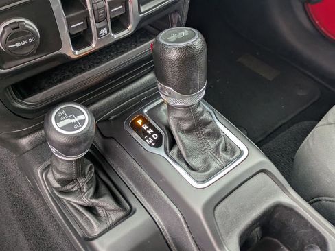 Used 2023 Jeep Wrangler Sport S image 19