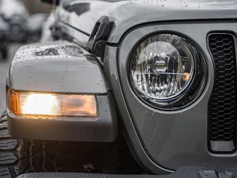 Used 2018 Jeep Wrangler Unlimited Sahara w/ Dual Top Group image 11