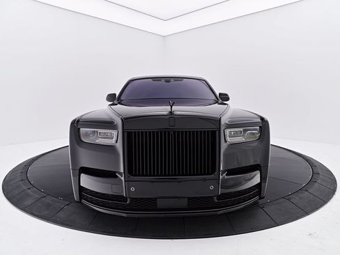Used 2024 Rolls-Royce Phantom Sedan w/ The Phantom Package RWD image 17