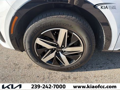 Certified 2023 Kia Sorento EX image 15