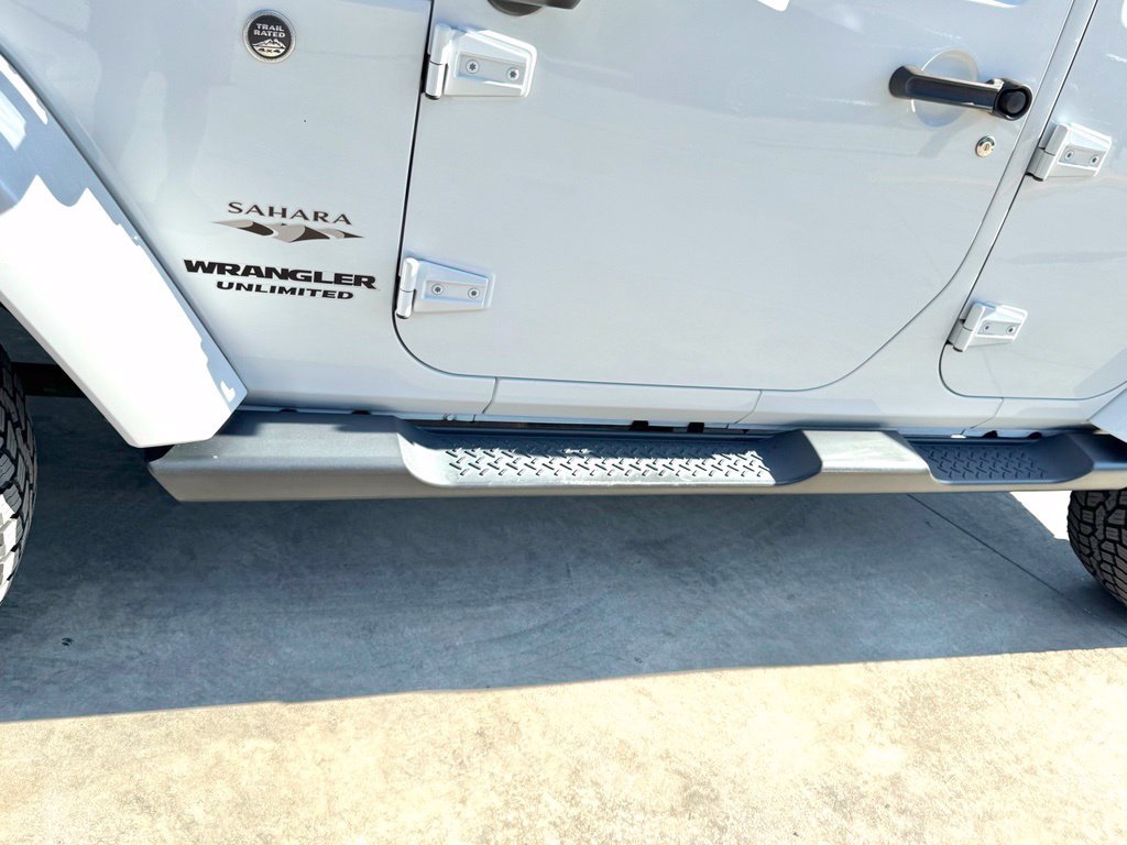 Used 2016 Jeep Wrangler Unlimited Sahara w/ Connectivity Group AWD/4WD image 11