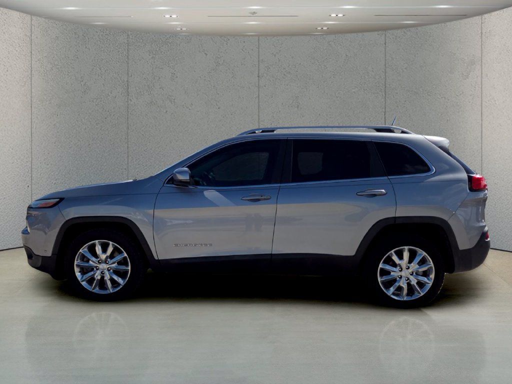 Used 2017 Jeep Cherokee Limited w/ Technology Group FWD image 10