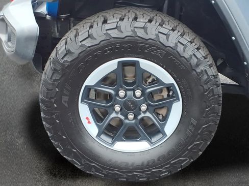Used 2021 Jeep Wrangler Unlimited Rubicon w/ Cold Weather Group AWD/4WD image 9