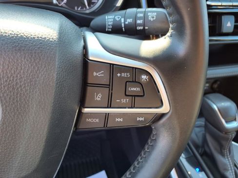 Used 2022 Toyota Highlander XSE image 17