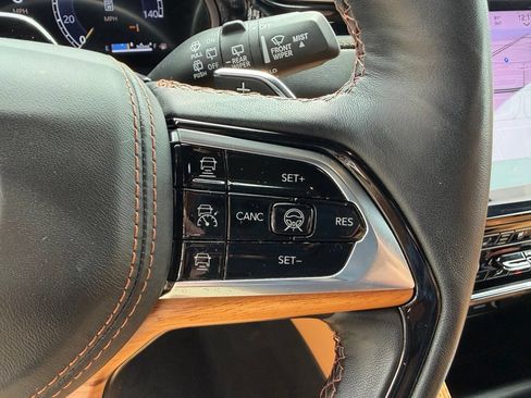 Certified 2025 Jeep Grand Cherokee L Summit AWD/4WD image 24