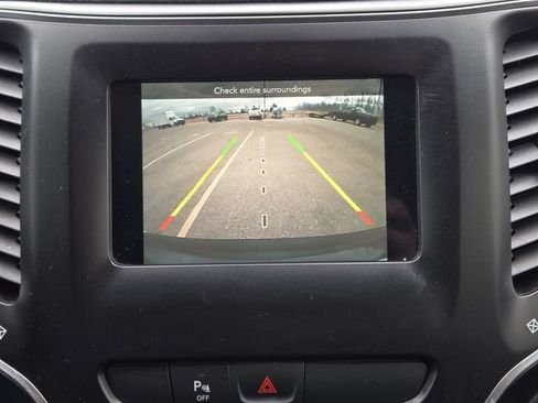 Used 2019 Jeep Cherokee Latitude Plus w/ Comfort/Convenience Group image 19