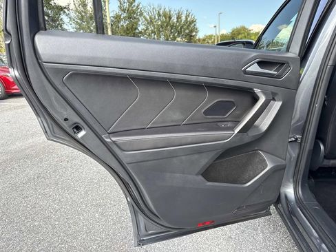 Used 2022 Volkswagen Tiguan SE R-Line image 13