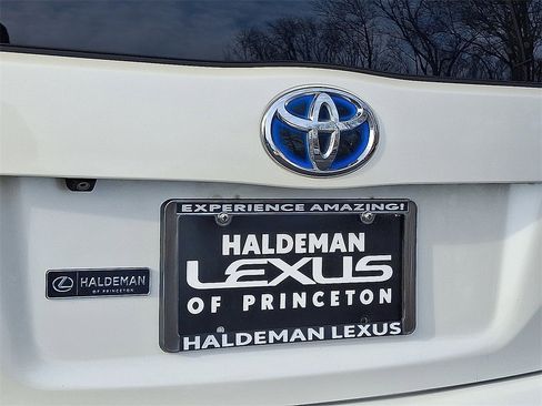 Used 2015 Toyota Prius Four image 21