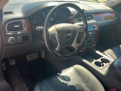 Used 2012 Chevrolet Suburban LT image 17