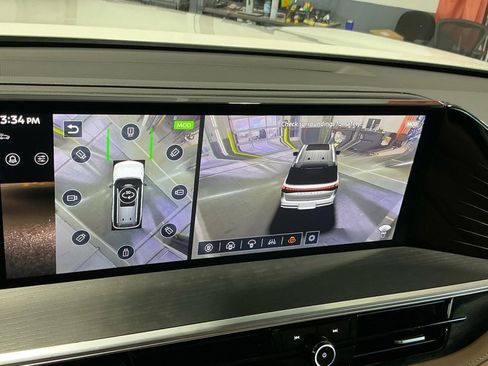 Used 2025 INFINITI QX80 Sensory image 9