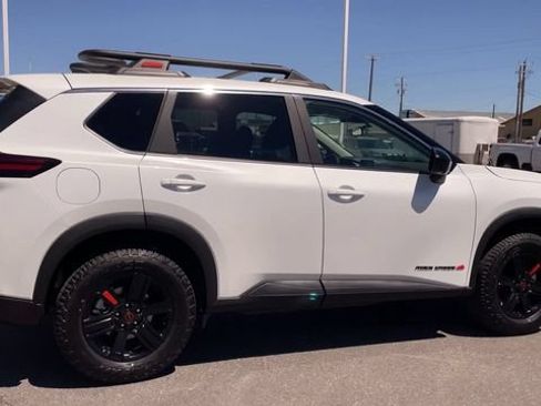 Used 2026 Nissan Rogue SV AWD/4WD image 2