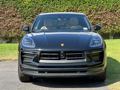 Certified 2025 Porsche Macan AWD/4WD image 11