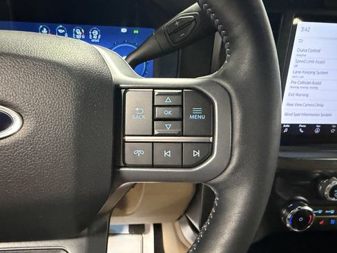 Used 2024 Ford F350 Lariat w/ Lariat Ultimate Package AWD/4WD image 18