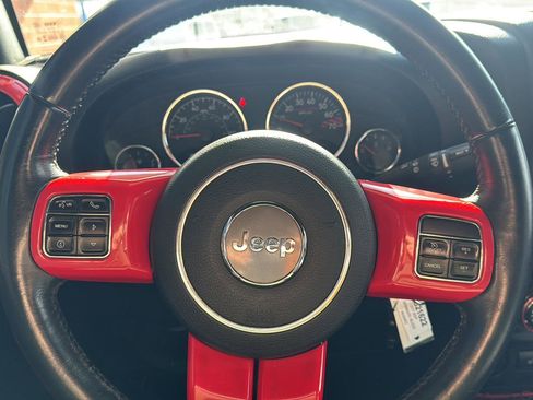 Used 2017 Jeep Wrangler Unlimited Rubicon image 7