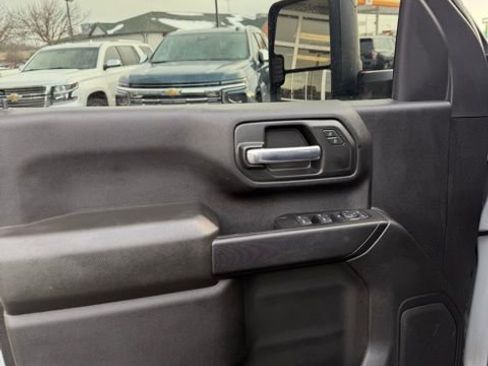 Used 2025 Chevrolet Silverado 2500 Custom image 9