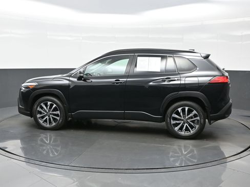 Used 2022 Toyota Corolla Cross XLE w/ Convenience Package image 3