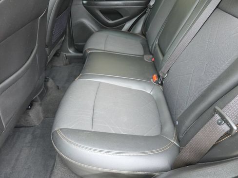 Used 2019 Chevrolet Trax LT w/ LT Convenience Package AWD/4WD image 4